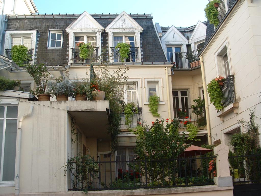 Hotel California Vichy Exteriör bild